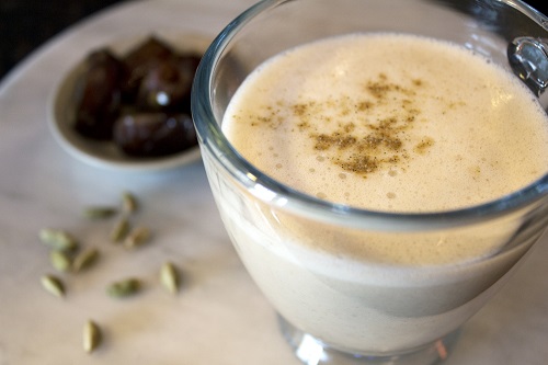 Саттвичный миндально-финиковый коктейль